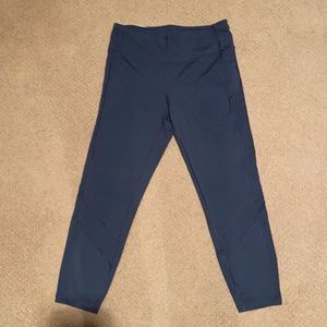 Gap Fit 3/4 legging. Size M.